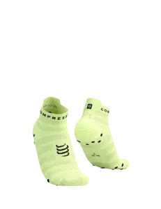 Pro Racing Socks V4.0 - Run Low Kısa - Performans Çorabı | Compressport Ekru / Yeşil - T2