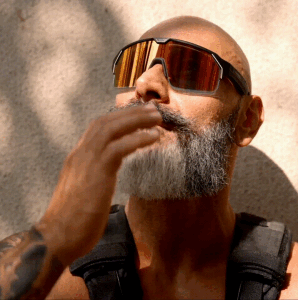 Müzikli ve Hızlı Ton Ayarlı (Fire Lenses) Akıllı Spor Güneş Gözlüğü  - Mat Siyah/Ateş Kırmız | Chamelo