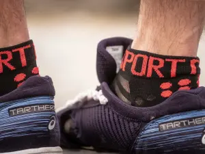 Pro Racing Ultralight Socks V3.0 - Run Low - Performans Çorabı - Kısa  |Compressport T3 - Siyah / Kırmızı